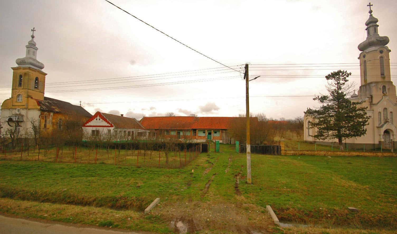 Casa dintre biserici - ladeal.ro